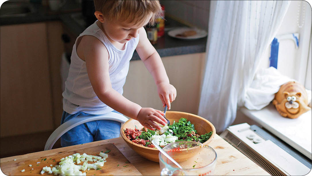 6 فایده آشپزی با کودکان