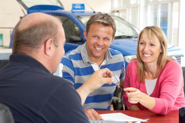 اولویت‌های متفاوت مردان و زنان در هنگام خرید خودرو
