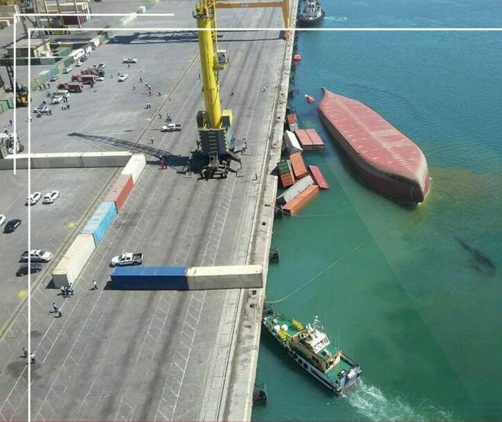 عکس هوایی از محل غرق‌شدن کشتی در بندرعباس