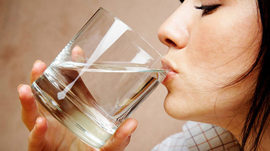۶ نتیجه مهم نوشیدن آب صبحگاهی