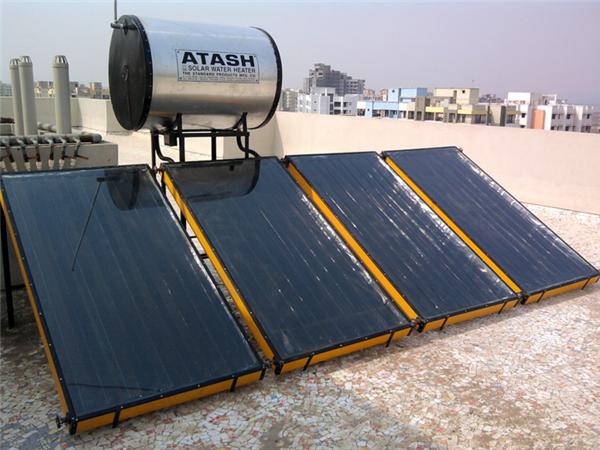 عمان از خورشید نفت می‌گیرد/ بهره‌برداری از نیروگاه‌های خورشیدی در صنایع نفتی عمان