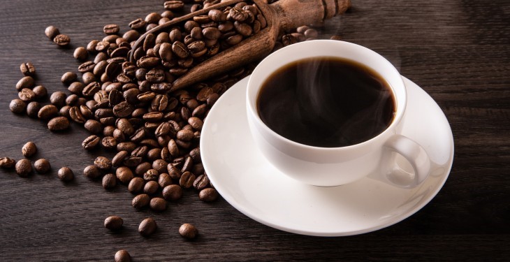 چه کسانی باید در نوشیدن قهوه احتیاط کنند؟