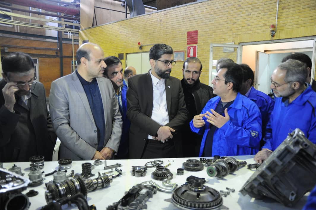 بازدید مدیر عامل ایران خودرو از مراحل طراحی و تولید نخستین نمونه گیربکس شش سرعته