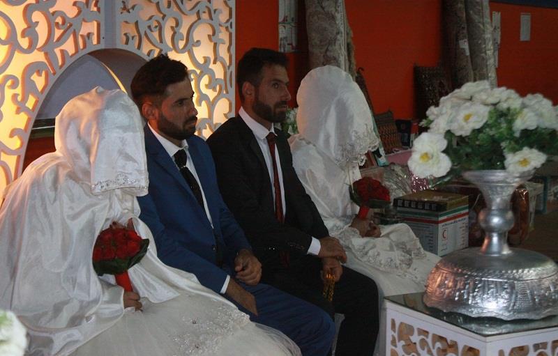 برگزاری جشن ازدواج در اردوگاه سیل‌زدگان