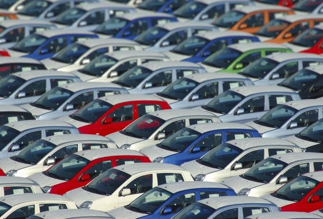 افزایش قیمت خودرو جوسازی دلالان است/ فعلا خودرو نخرید