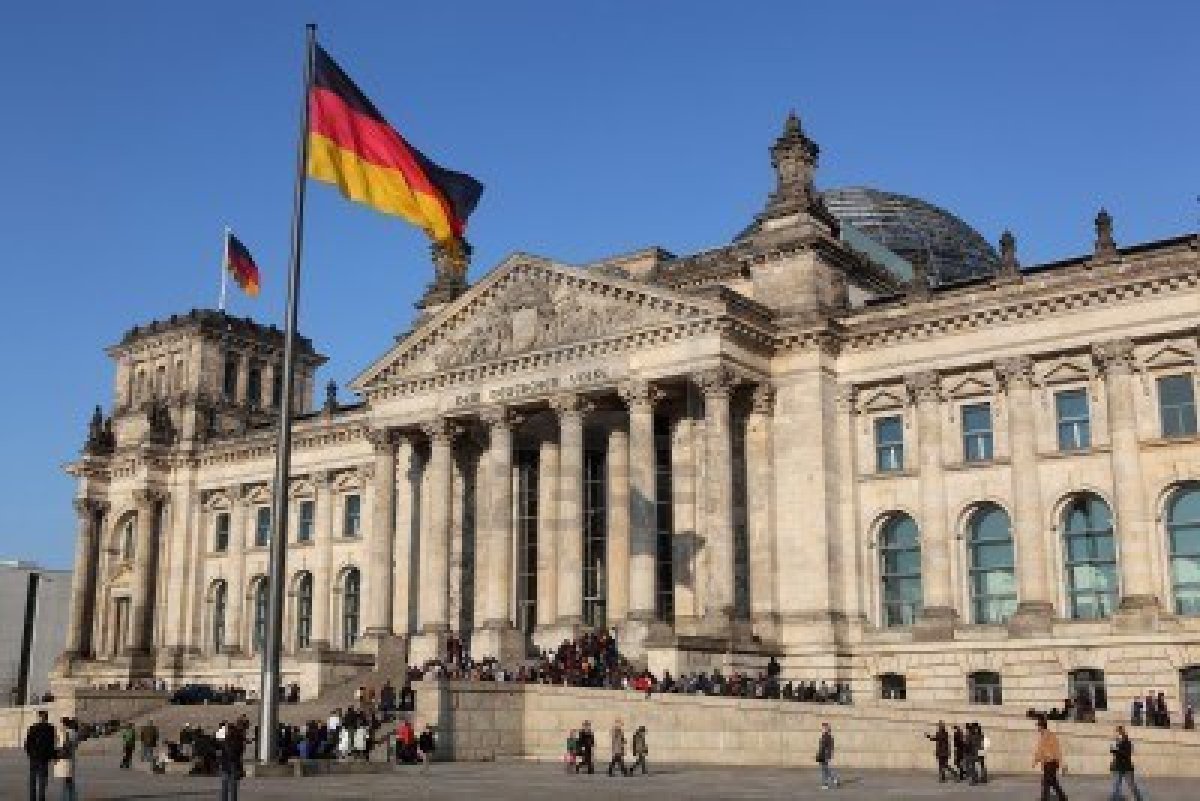 هک تلفن‌های هوشمند مظنونان در آلمان، قانونی شد