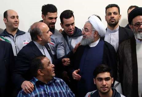 دیدار روحانی با اعضای تیم ملی والیبال نشسته +تصاویر
