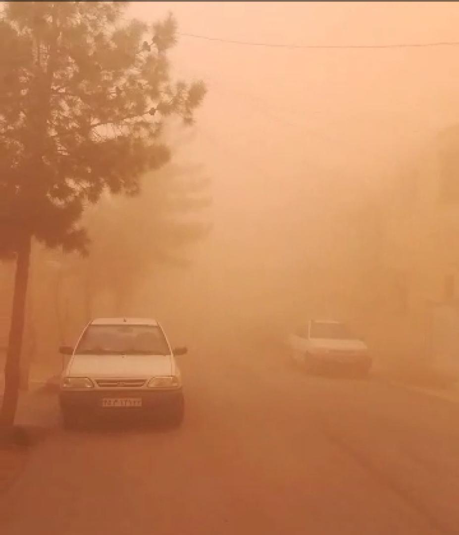 وقوع طوفان شن ۱۳۰کیلومتری در نایین اصفهان +فیلم