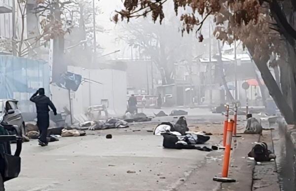 ویدیویی از انفجار هولناک خودرو در پایتخت افغانستان با ۱۶ کشته و زخمی