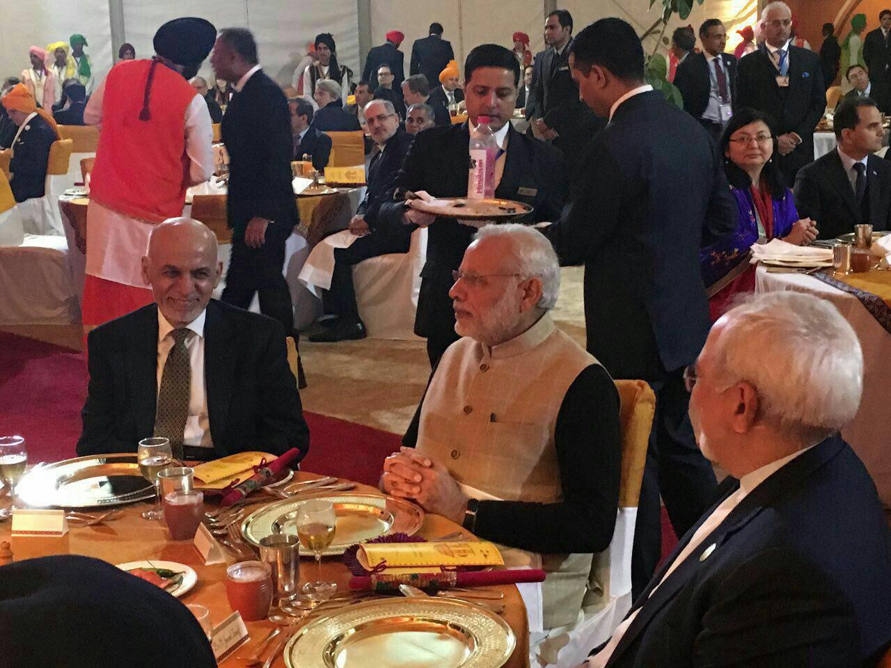 حضور ظریف در ضیافت شام نخست‌وزیر هند +عکس