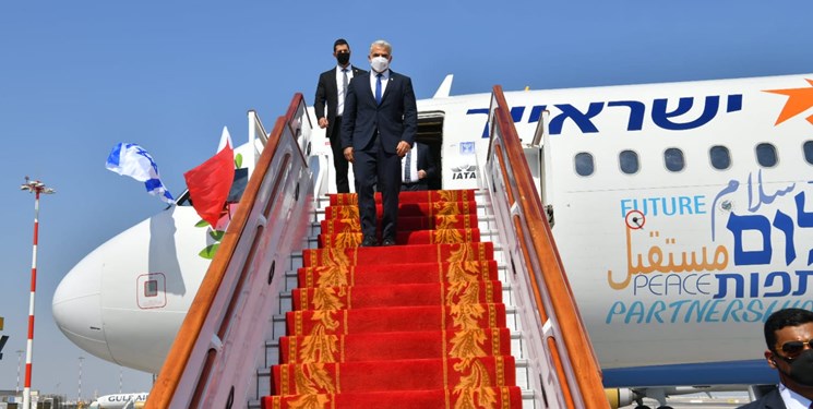 وزیر خارجه رژیم صهیونیستی وارد بحرین شد + عکس