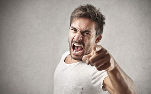 چگونه می‌توانیم خشم مان را کنترل کنیم؟