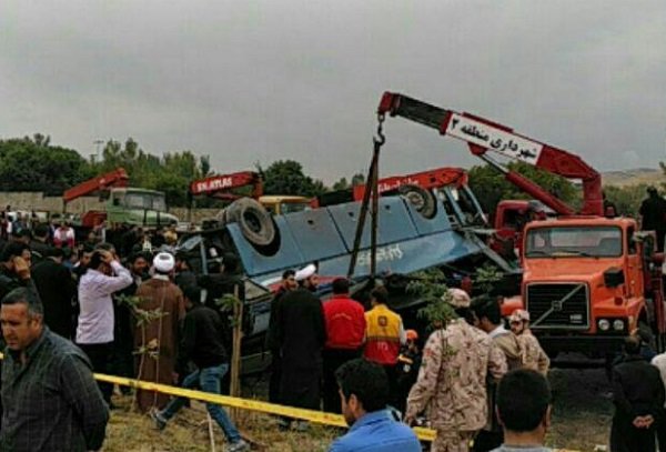 واژگونی اتوبوس دانش آموزان در تبریز