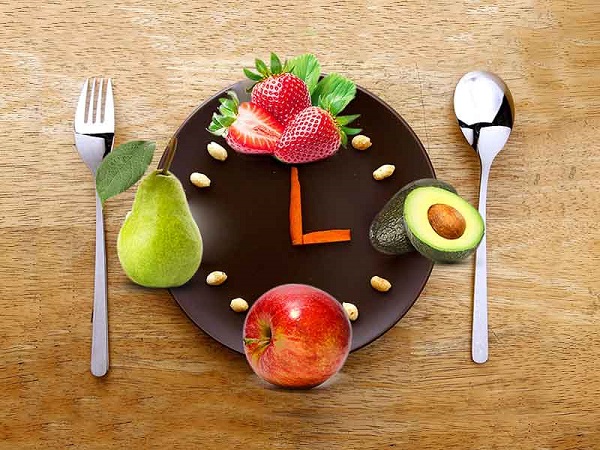برای کاهش وزن میوه را ساعاتی قبل از غذا میل کنید
