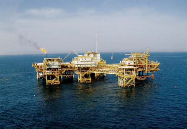 بررسی طرح سه شرکت خارجی برای توسعه یک میدان نفتی