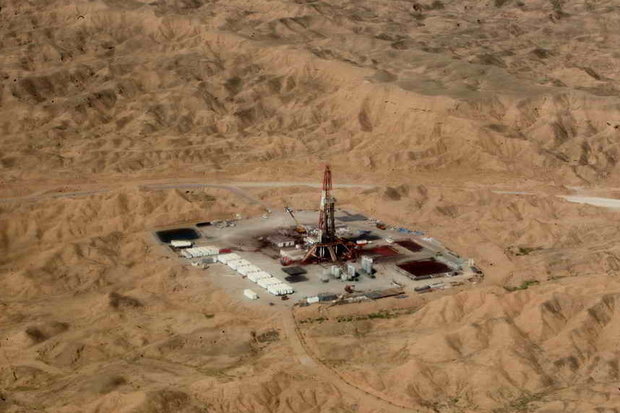 استخراج ۱۵ هزار بشکه نفت‌خام از میدان نفتی مشترک با عراق