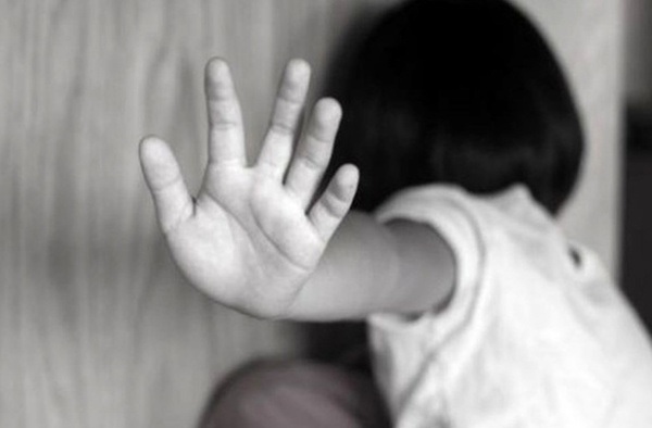 تلاش پلیس برای نجات دختر از چنگال باند کودک آزار +عکس 