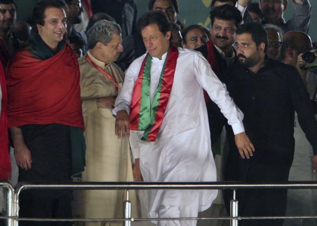 عمران خان 118کرسی پارلمان پاکستان را به دست آورد
