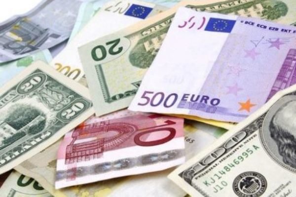 دستگیری فردی در قطار حین جابجایی ۱۹۰هزار دلار و یورو