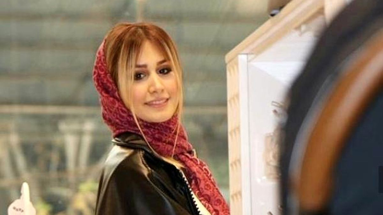 سر و وضع عجیب همسر شاهرخ استخری در آرایشگاه های تهران! + عکس