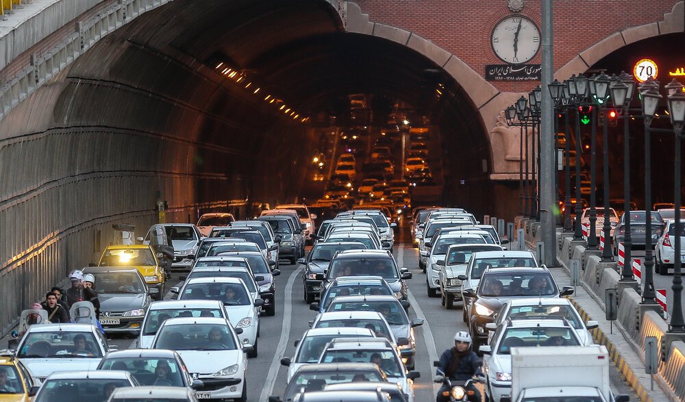 حجم بار ترافیکی در بزرگراه‌های پایتخت سنگین است