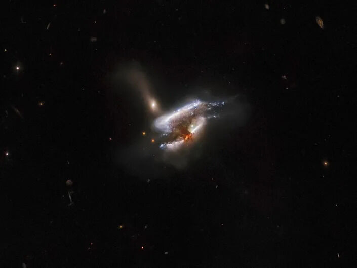 ​تصویری خیره کننده از برخورد ۳ کهکشان 