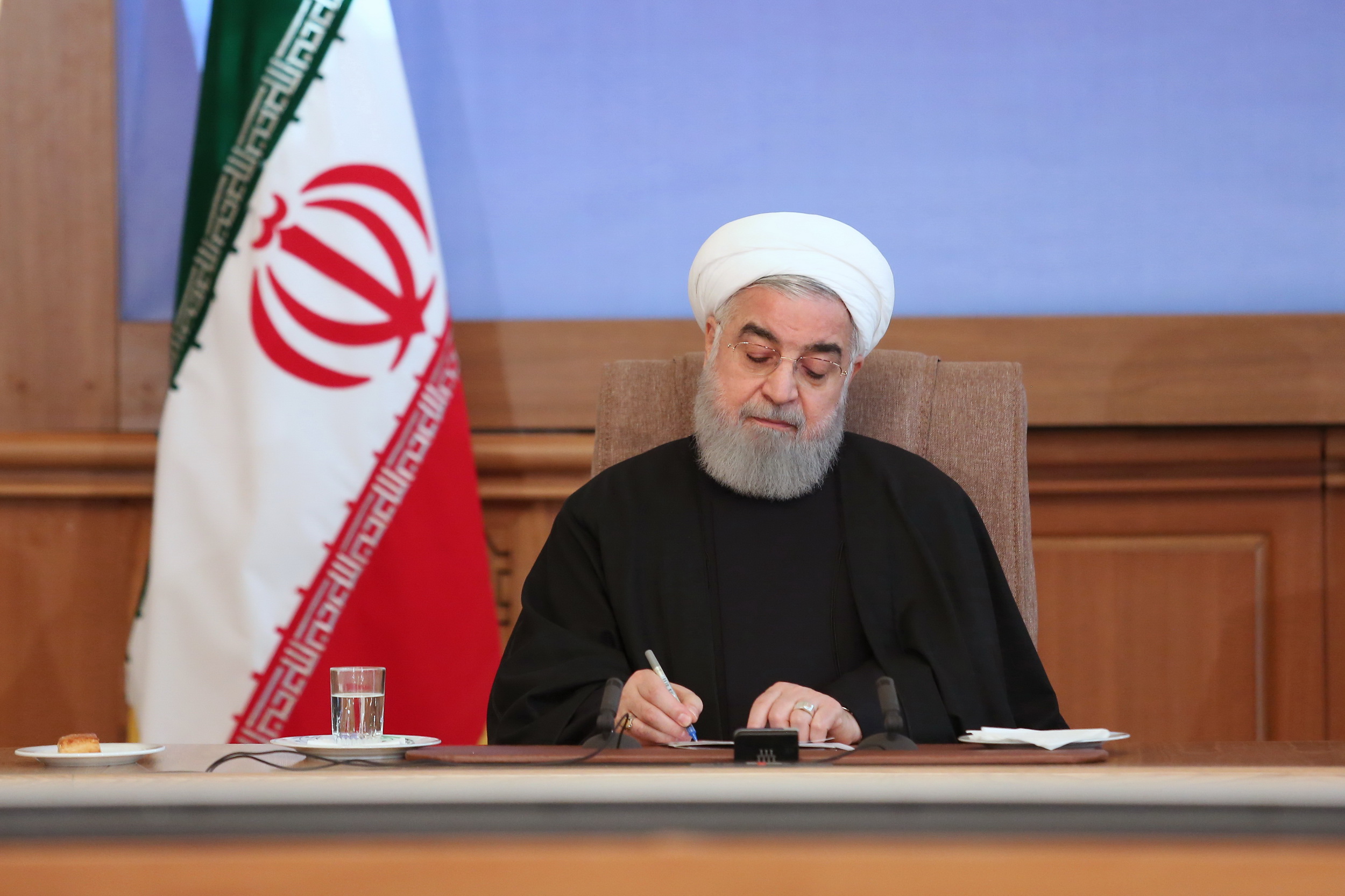 روحانی 2لایحه را به مجلس ارسال کرد