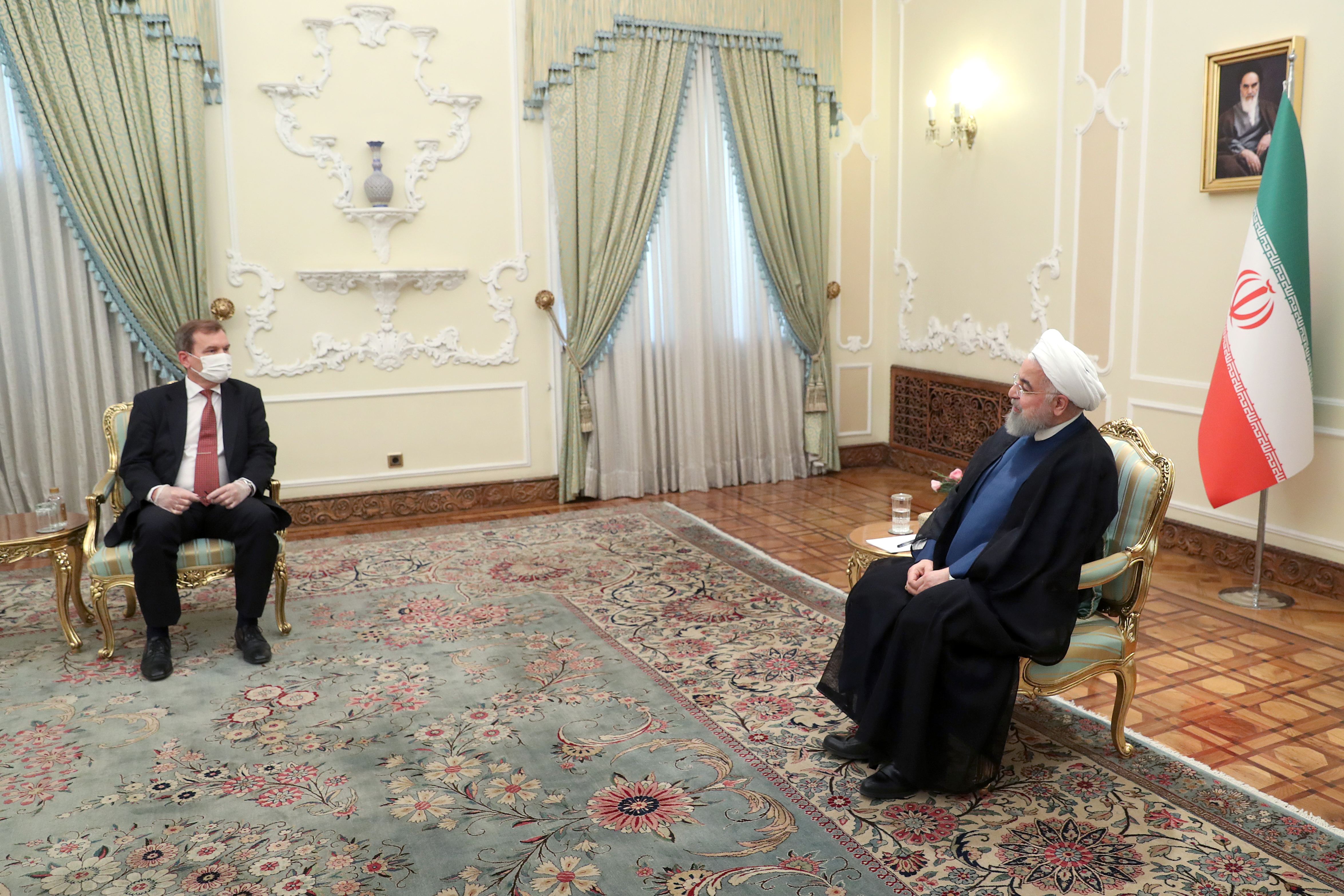 روحانی: برای توسعه روابط با مجارستان آمادگی کامل داریم