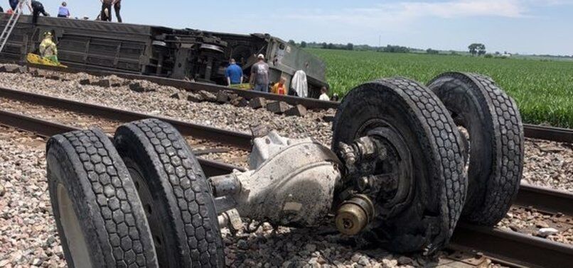 ۵۳ کشته و مجروح در تصادف قطار و کامیون + فیلم