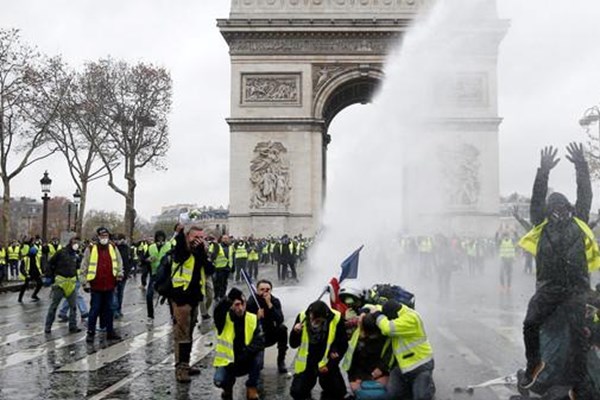 نکاتی راجع به فرانسه و اعتراضات اخیر