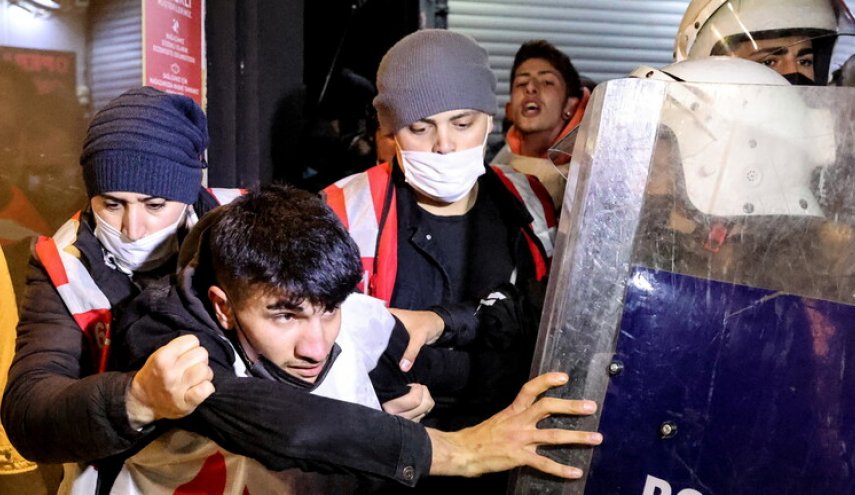 بازداشت گسترده معترضان به سیاست های اردوغان در ترکیه
