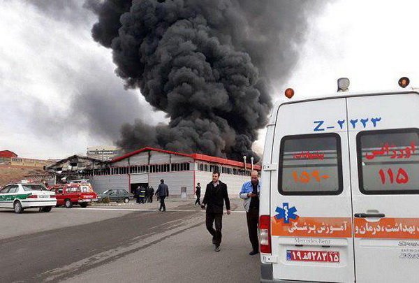 آتش‌سوزی در کارخانه چاپ سلفون در تبریز