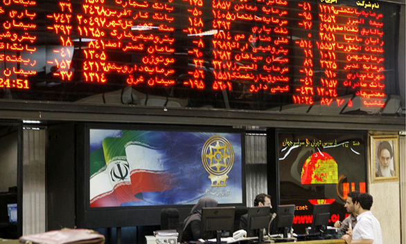 نمای بورس تهران در پایان نیمه اول زمان معاملات/ فشار فروش در این دقایق از بازار شدت گرفت