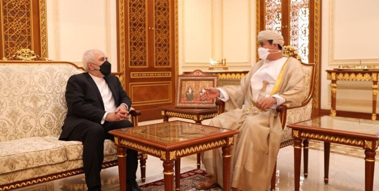 ظریف با وزیر دفتر سلطان عمان دیدار کرد