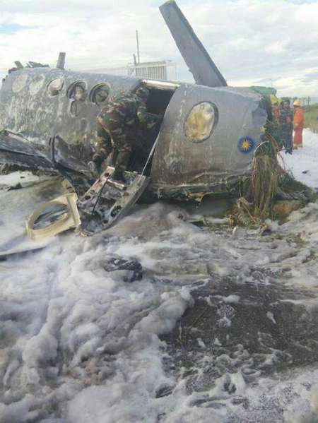 یک فروند هواپیمای نظامی مالزی سقوط کرد +عکس