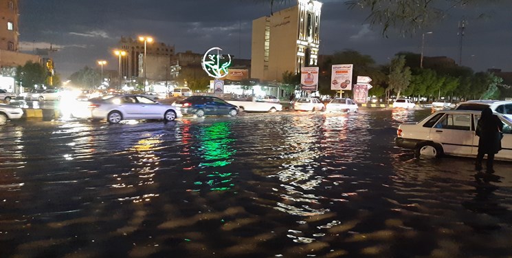 رگبار و رعد و برق در تهران منجر به آب ماندگی شد