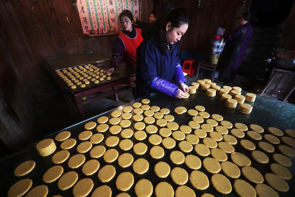 کارگاه پخت کلوچه سنتی در چین +عکس