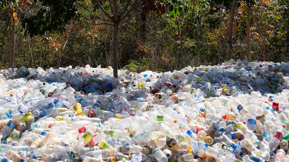 غم پلاستیک بر شانه های جهان سنگینی می کند