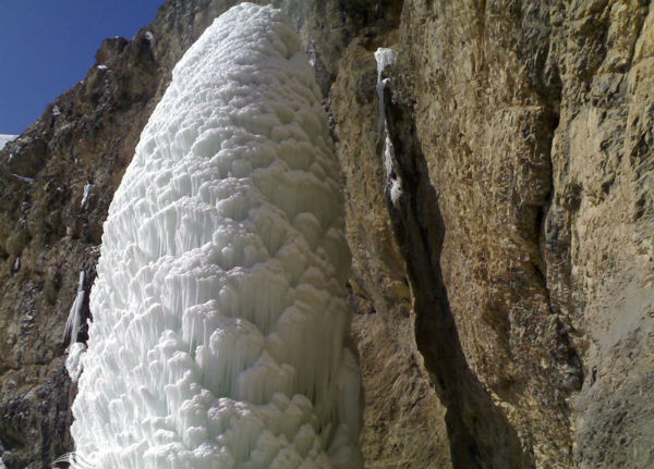 آبشار سنگان تهران یخ زد! + فیلم