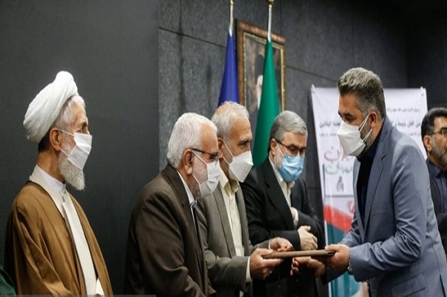 تجلیل رییس کمیته امداد از بانک ملت بابت مشارکت در طرح پویش ایران مهربان