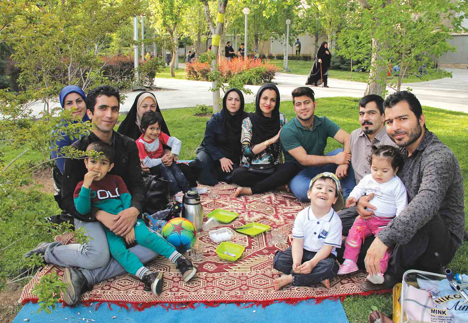 ایرانی ها چطور وقت می گذرانند؟