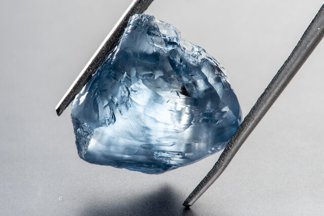 کشف الماس رنگی ۱۲۰میلیون ساله +عکس
