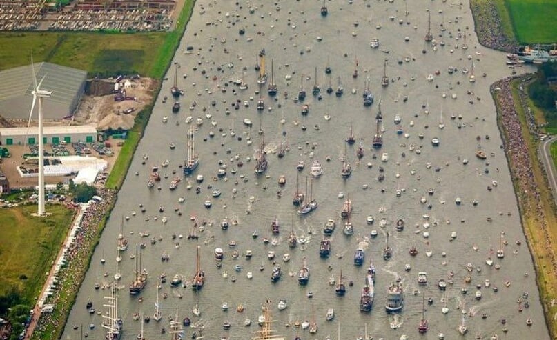 ترافیک عجیب قایق‌ و کشتی ها رودخانه های هلند! + عکس