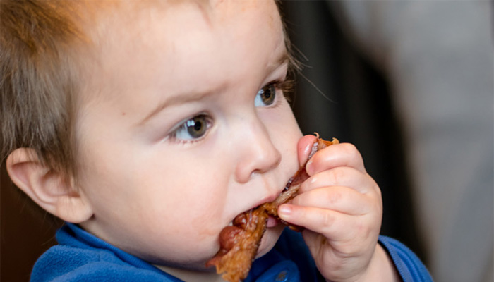 ۷ راه برای تشویق کودکان به خوردن گوشت