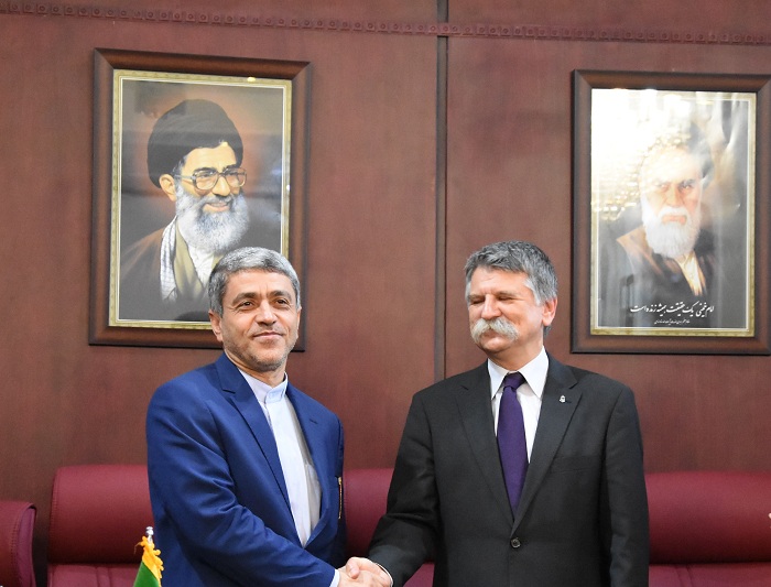 طیب نیا: مجلس با تسهیل روابط اقتصادی ایران و مجارستان موافقت کند