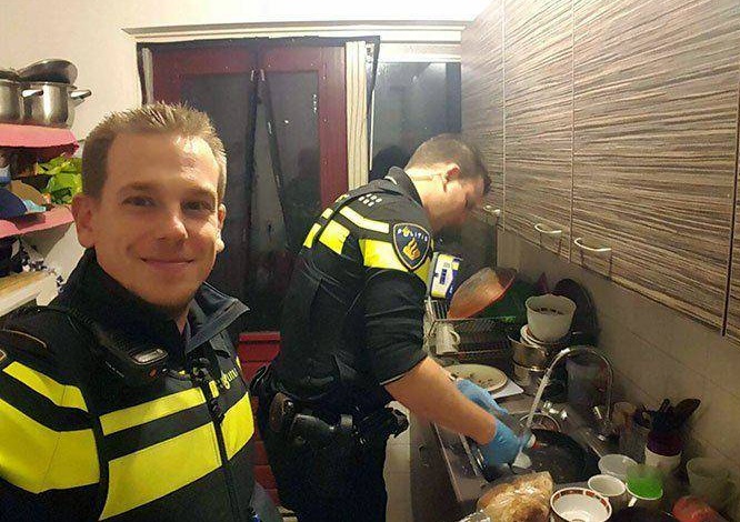 اقدام تحسین‌برانگیز دو پلیس مهربان! +عکس