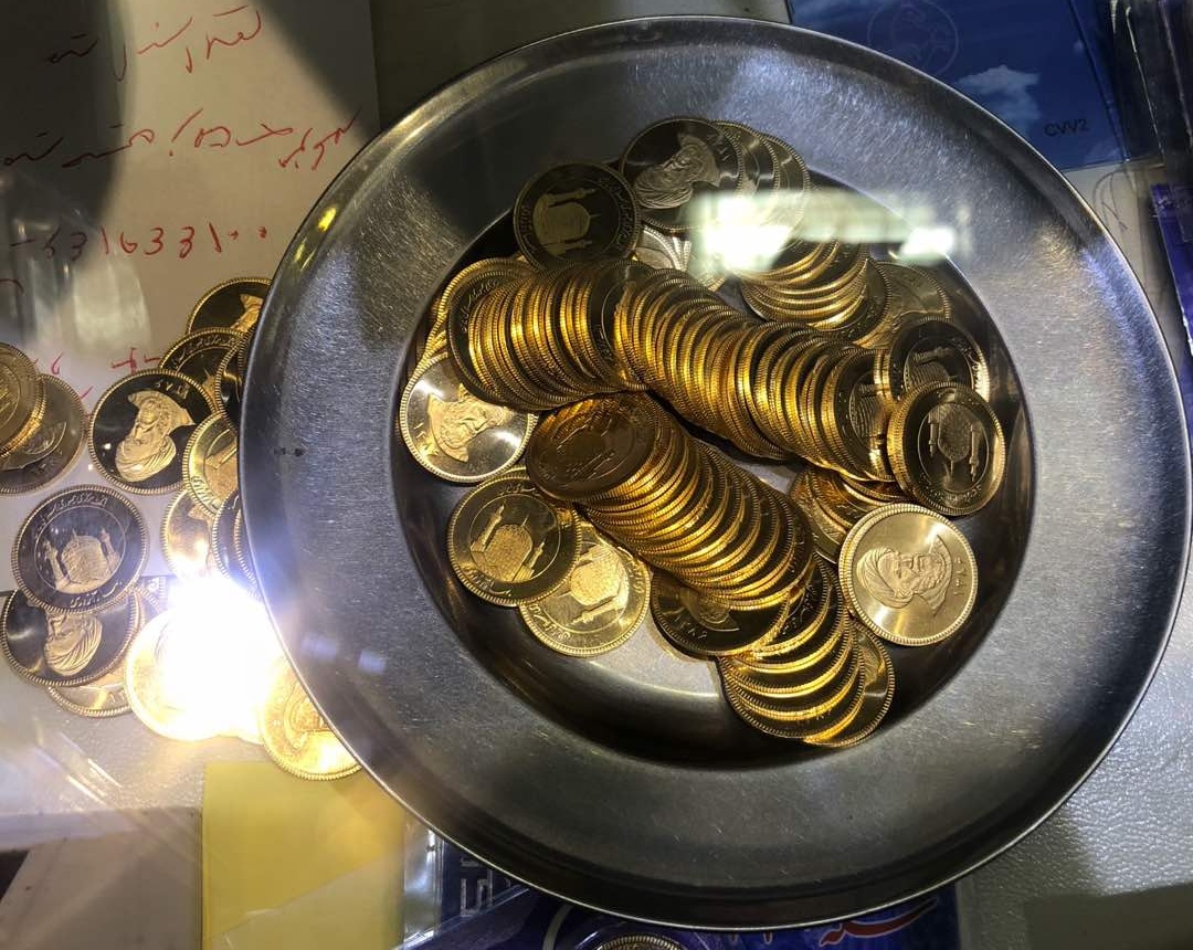 ریزش قیمت طلا و دلار در اولین روز هفته
