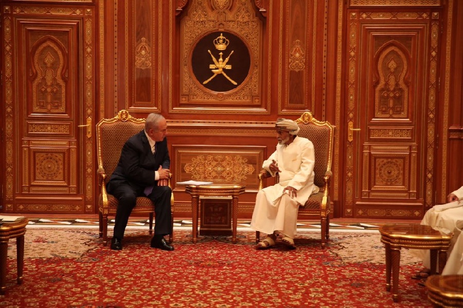  نخست وزیر رژیم صهیونیستی با سلطان قابوس دیدار کرد