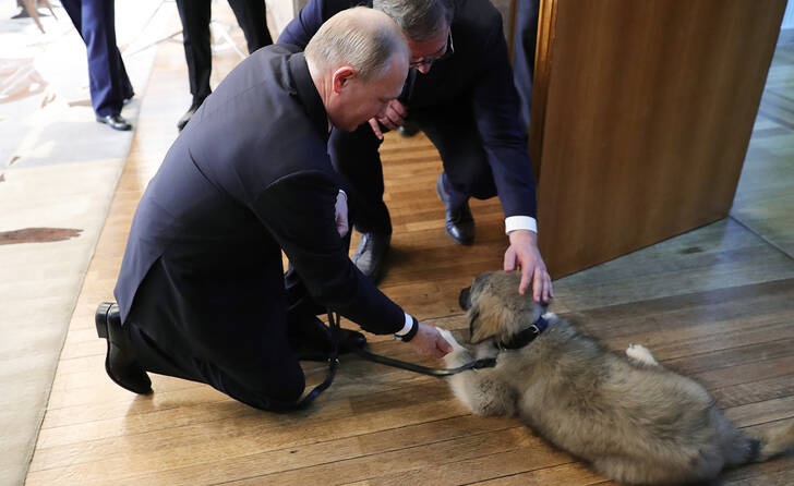 هدیه عجیب رئیس جمهور صربستان به پوتین +تصاویر