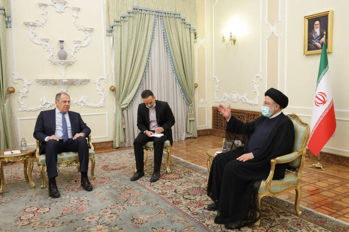 اتفاق عجیب در دیدار وزیر خارجه روسیه با رییسی + عکس